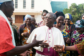 mis­sio un­ter­stützt Erz­bi­schof Ma­roy von Bu­ka­vu bei sei­ner Frie­dens­mis­si­on im Kon­go. ©KNA