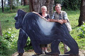 Eva-Maria Werner und Fritz Stark in der Gorilla-Lodge bei Ruhengeri, Ruanda. 