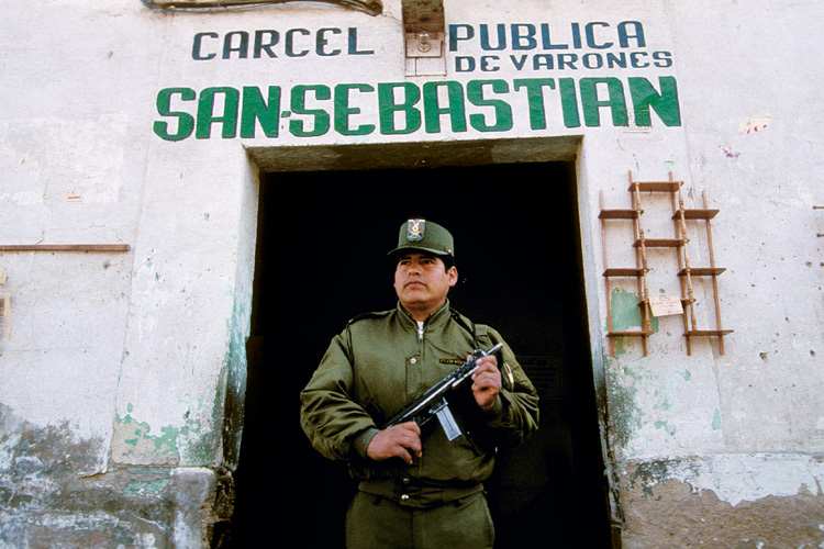 Reportage Bolivien: Spielplatz statt Gefängnishof.