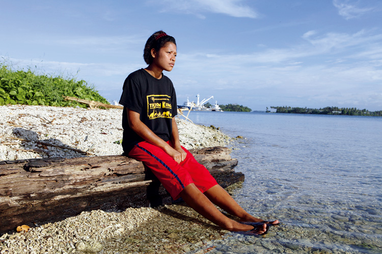 Geraubte Seelen: Kinderehe, Missbrauch und Gewalt sind in Papua-Neuguinea für viele Mädchen bittere Realität. Auch Elenors Kindheit endet abrupt.