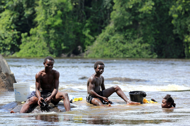 Reportage aus Suriname: Vertrieben aus dem Paradies Foto: Fritz Stark